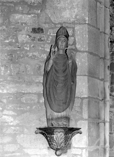 Statue sur socle : Evêque