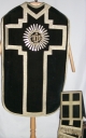 Ornement noir 1 : chasuble, bourse de corporal, manipule, étole