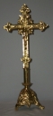 Garniture d'autel : croix d'autel, 4 chandeliers d'autel
