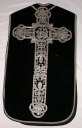 Ornement noir 1 : chasuble, bourse de corporal, étole, manipule, voile de calice