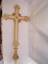 Ensemble 2 de 2 croix de procession et 2 hampes de procession : Christ en croix