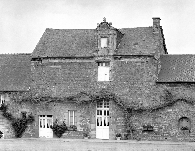 Manoir, la Bougrais (Saint-Brieuc-des-Iffs)