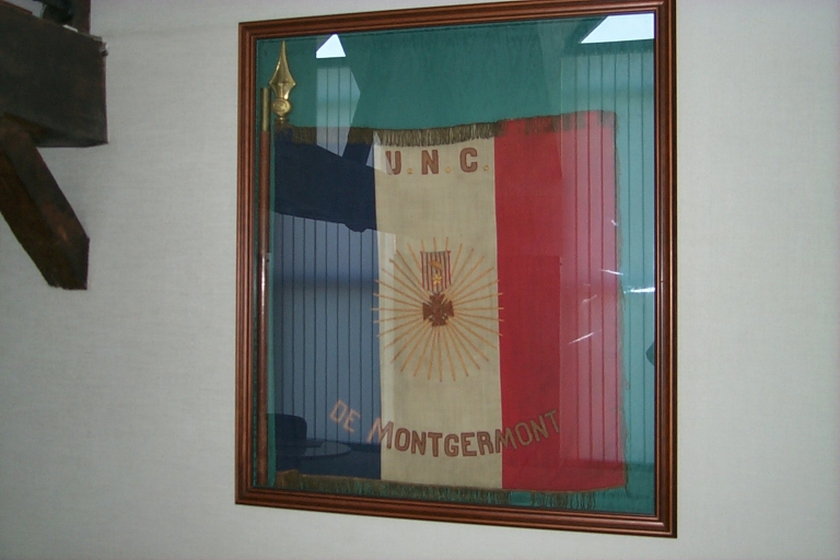 Drapeau et hampe de procession