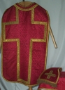 Ornement rouge 2 : chasuble, étole, voile de calice