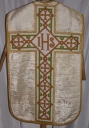 Ornement blanc 2 : chasuble, étole, manipule