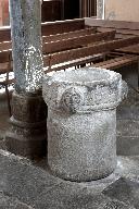 Bénitier de l'église paroissiale Saint-Pierre (Corseul)