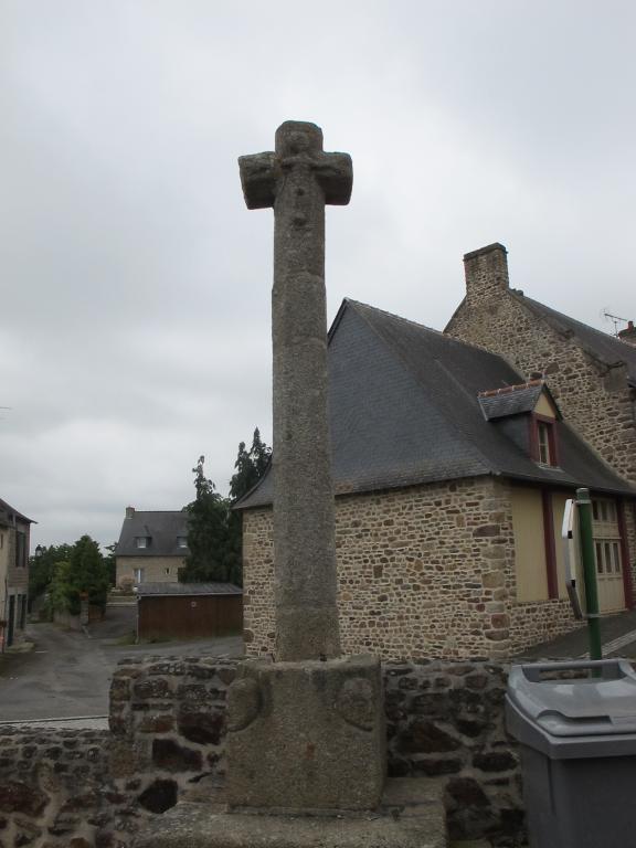 Les croix de la commune de la Selle-en-Luitré
