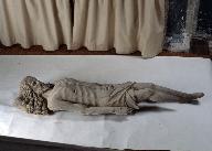 Statue (gisant, grandeur nature) : Christ mort (Locmalo)