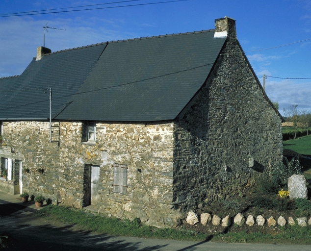 Alignement de logis, Bénihel (Saint-Just)