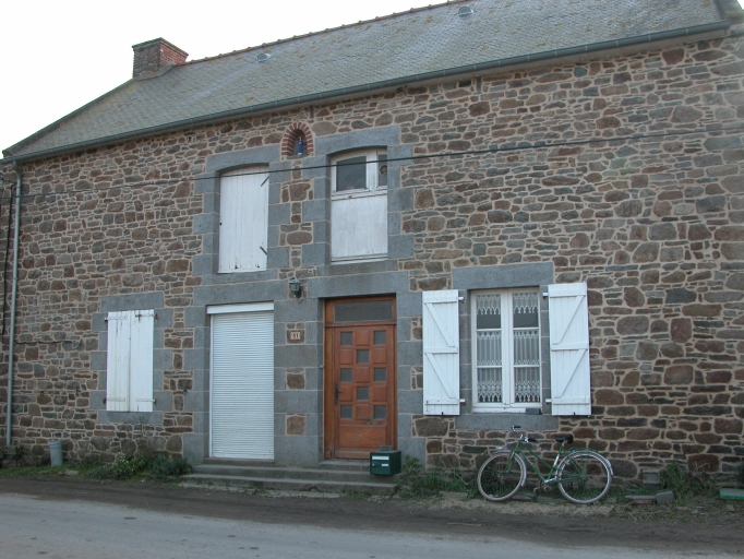 Ensemble de trois maisons, la Croix de Bois (Lillemer)