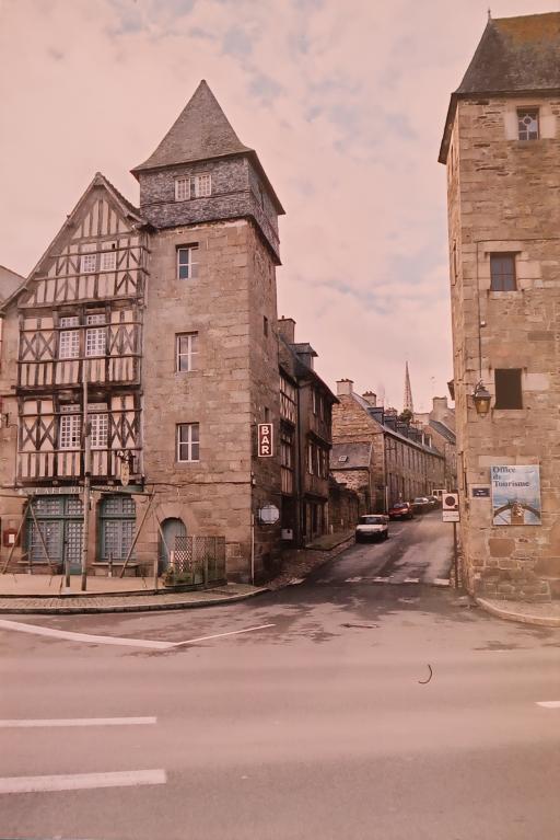 Maison d'armateur ou de négociant actuellement "crêperie La Krampouzerie", 7 Place du Général de Gaulle (Tréguier)