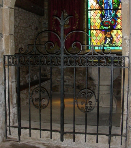 Clôture des fonts baptismaux