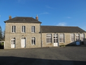 Les bâtiments publics de la commune de Saint-Jean-sur-Couesnon (fusionnée en Rives-du-Couesnon en 2019)