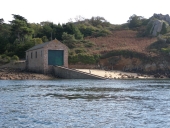 Abri et cale de sauvetage du Kerpont Sud, Goaréva (île de Bréhat)