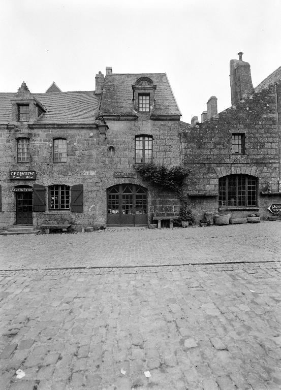 Maison, place de l'Eglise (Locronan)