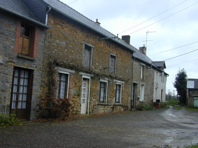 Alignement de quatre maisons, la Roche (Montreuil-sur-Ille)
