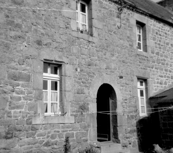 Maison, rue du Général de Gaulle (Penvénan)