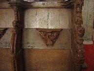 Cathédrale Saint-Tugdual : stalle 24