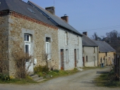 Alignement de deux maisons et de deux fermes, la Perche (Montreuil-sur-Ille)