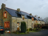 Alignement de trois maisons, le Petit Coudray (Pipriac)