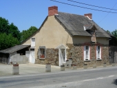 Maison, rue de l'Auriol (Saint-Thual)
