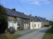 Alignement de sept maisons, Trobert (Renac)