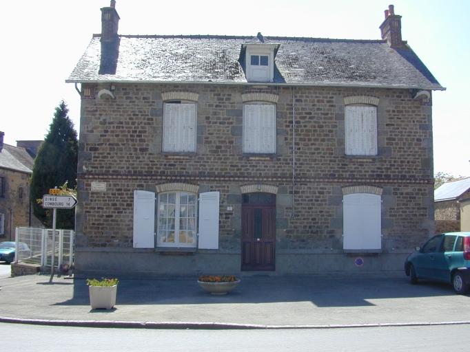 Maison, 1 place de l'Eglise (Feins)