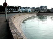 Front de mer d'Erquy, digue-promenade : boulevard de la mer (Erquy)