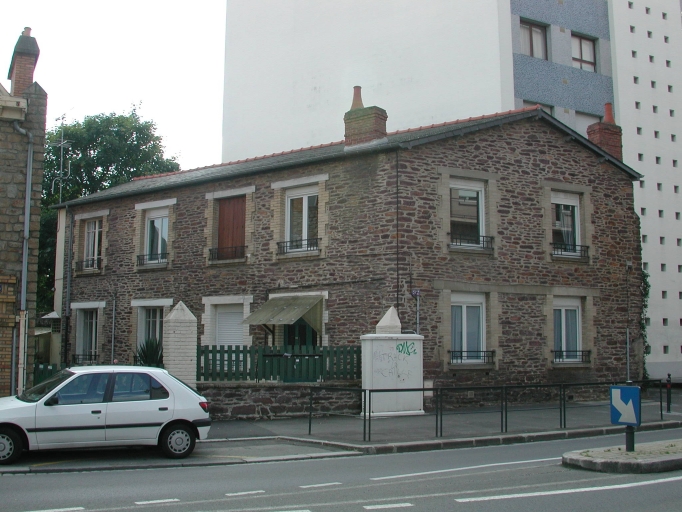 Ancienne fabrique de moulures Letraublon, 92 rue de Fougères (Rennes)