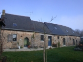Maisons, alignement de trois logis, la Saulnerie (Le Pertre)