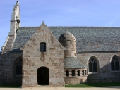 L'église paroissiale, les chapelles, calvaires, monts calvaires, croix de chemin et couvents sur la commune de Trégastel