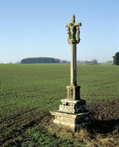 Calvaire, à l'est de Kerhouarn (Pluméliau fusionnée en Pluméliau-Bieuzy en 2019)