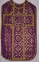Ornement violet 1 : chasuble, bourse de corporal, étole, manipule, voile de calice