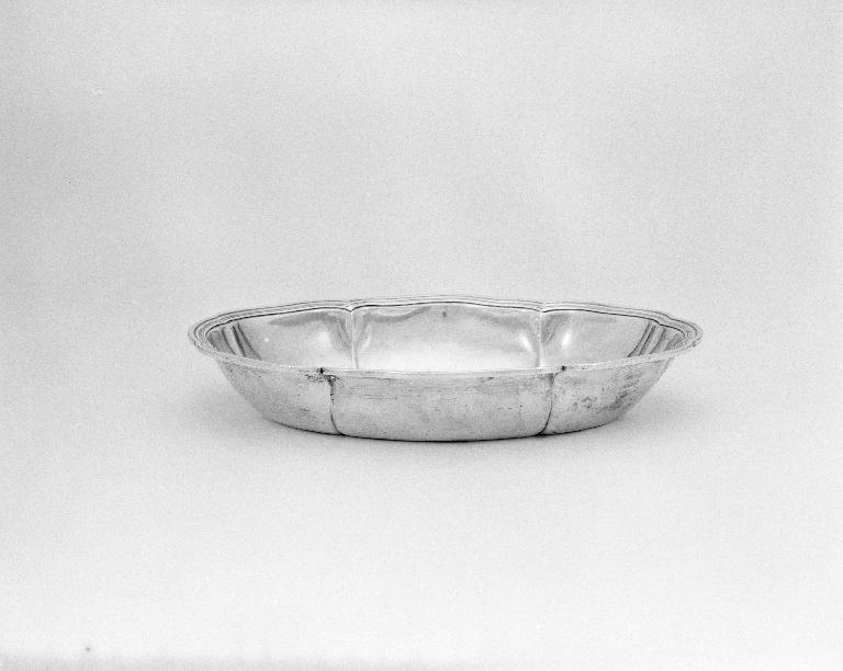 Bassin à burettes, basilique Notre-Dame-du-Roncier (Josselin)