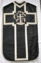 Ornement noir 1 : chasuble, bourse de corporal, étole, manipule, voile de calice