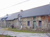 Alignement de sept logis, la Herviais (Pipriac)