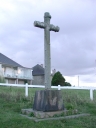 Croix de chemin, rue du Bois de Cavé ; rue de la Ville Rogon (Erquy)
