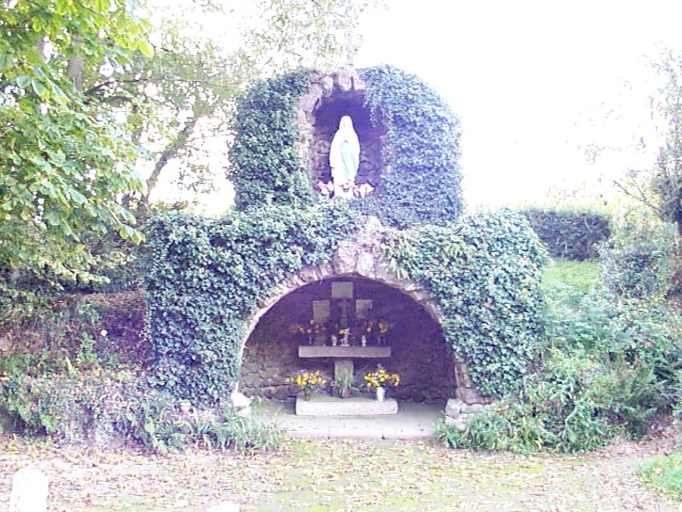 Oratoire dit grotte de Lourdes, R.D. 8, la Hirlais (Baguer-Morvan)