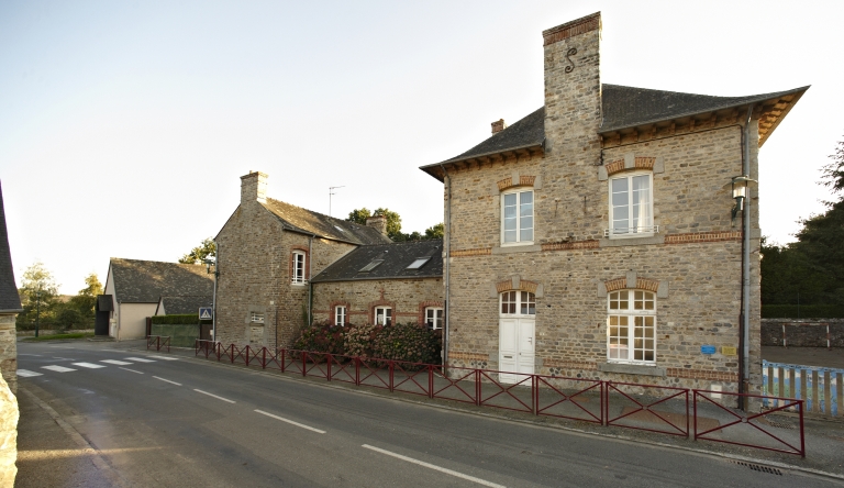 Ancienne école communale, rue de l'Illet (Gosné)