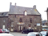 Maison, dite de la Trésorerie du Chapître, 2 place de la Trésorerie (Dol-de-Bretagne)
