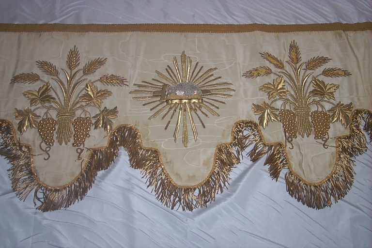 Garnitures de dais de procession (4) 2 (Maure-de-Bretagne fusionnée en Val d'Anast en 2017)