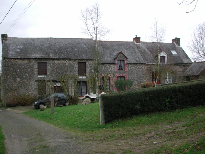 Alignement de maisons, le Bois Mandé (Saint-Pierre-de-Plesguen fusionnée en Mesnil-Roc'h en 2019)