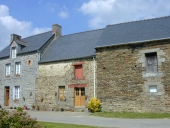 Alignement d'une maison et d'une ferme, la Ville Eude (Meillac)