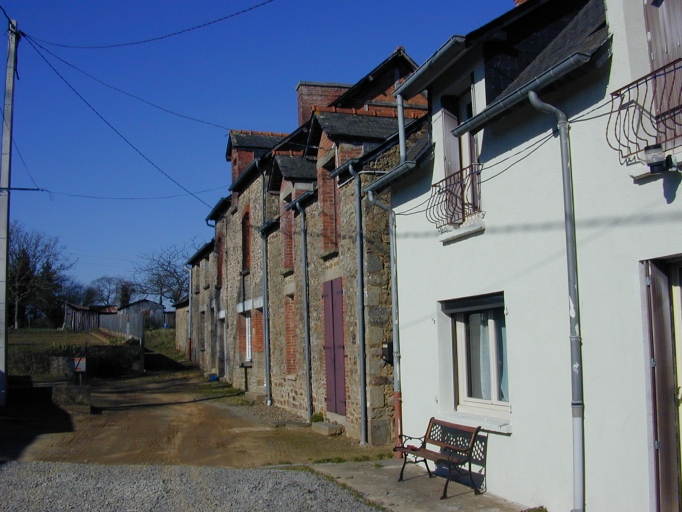 Alignement de deux maisons, la Marre (Montreuil-sur-Ille)