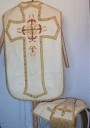 Ornement blanc 3 : chasuble, étole, voile de calice