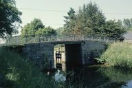Canal de Nantes à Brest, pont routier sur écluse, la Minoterie de la Née, n° 27 (Saint-Marcel)