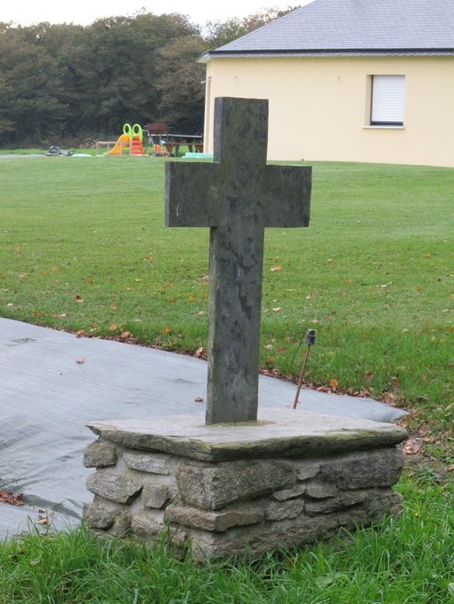 Croix de chemin, dite Croix de Tardivel (Saint-Gravé)