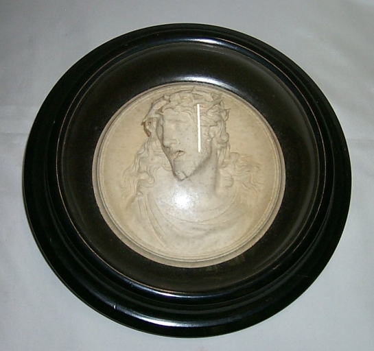 Haut-relief : Christ souffrant