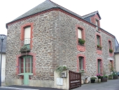 Maison à boutique, 1 rue du Champ Mulon (Saint-Erblon)