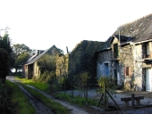 Alignement de maisons et fermes, la Gautrais (Renac)